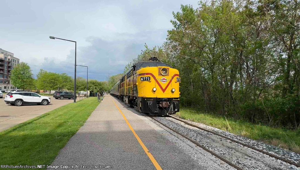 CVSR 6771 powers the first revenue train into Akron.